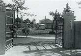 昭和20年頃の校舎（門）